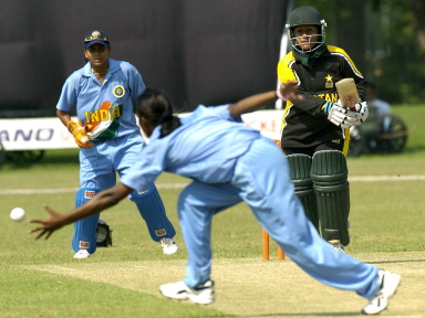 Sravanthi Krishnamurthy attempts to stop the ball