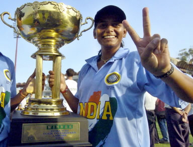 Karuna Jain holds the winning trophy