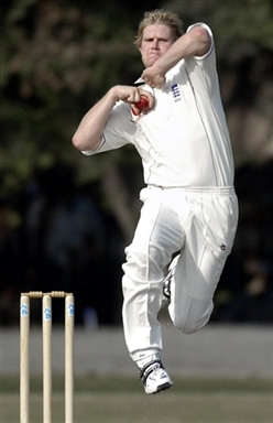 Mathew Hoggard about to deliver the ball