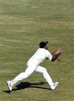 Naved-ul-Hasan drops a catch