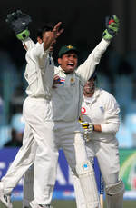 Kamran Akmal Takes a catch