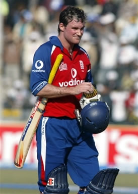 Andrew Strauss walks back to the pavilion