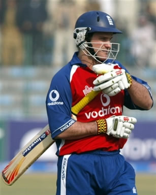 Andrew Strauss walks back to the pavilion