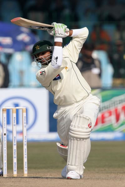 Shoaib Malik plays a glorious cover drive