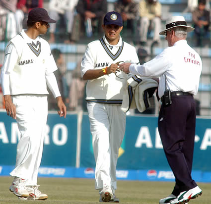 Saurav Ganguly comes to bowl