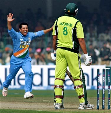 Tendulkar celebrates the wicket of Inzamam-ulHaq