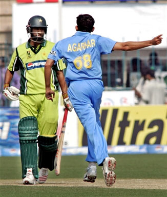 Ajit Agarkar celebrates the wicket of Mohammad Yousuf