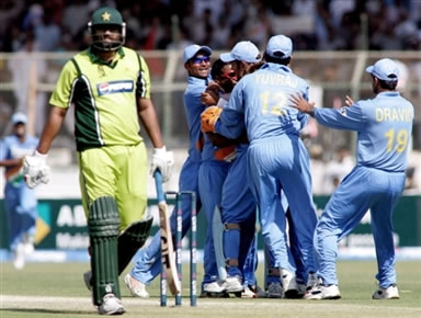 Inzamam-ul-Haq walks back to the pavilion