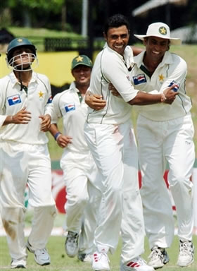 Danish Kaneria & Younis Khan celebrates the dismissal of Dilshan