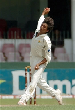 Mohammad Asif delivers a ball