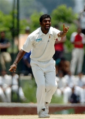 Muralitharan makes an unsuccessful appeal for a lbw