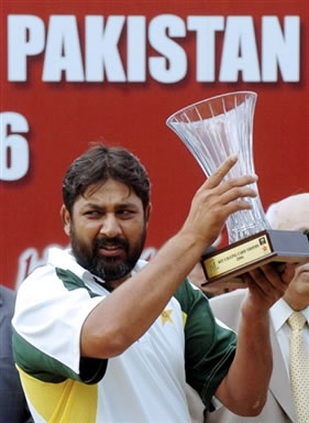 Inzamam-ul-Haq holds the series trophy