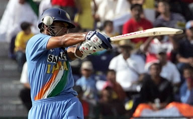 Rahul Dravid avoids a bouncer