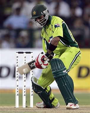 Shoaib Malik in action