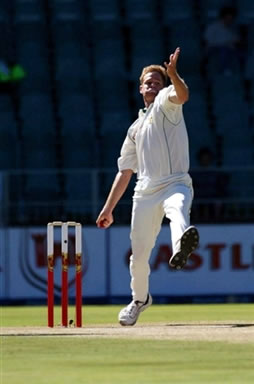 Shaun Pollock in action