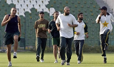 Inzamam-ul-Haq warms up with team players during a conditioning camp