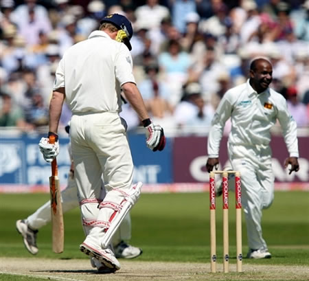 Jayasuriya celebrates after the dismissal of Flintoff