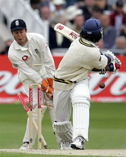 Malinga is bowled by Panesar