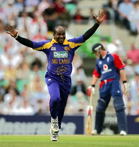 Jayasuriya celebrates after taking the wicket of Pietersen