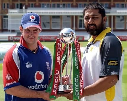 Strauss & Inzamam poses with Test match series trophy