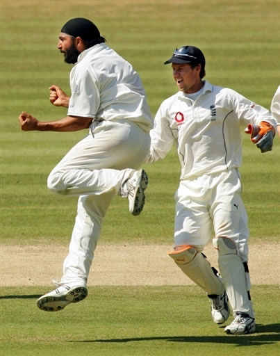 Panesar celebrates the wicket of Mohammad Yousuf